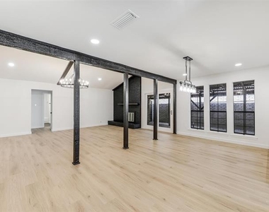 2212 Benbrook Drive - Photo Thumbnail 4