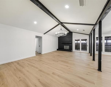 2212 Benbrook Drive - Photo Thumbnail 15