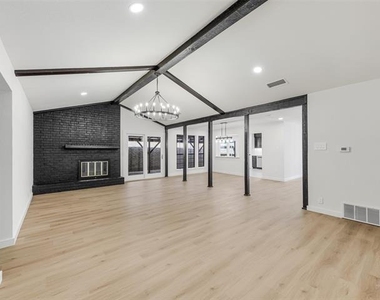 2212 Benbrook Drive - Photo Thumbnail 11