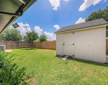 2212 Benbrook Drive - Photo Thumbnail 30