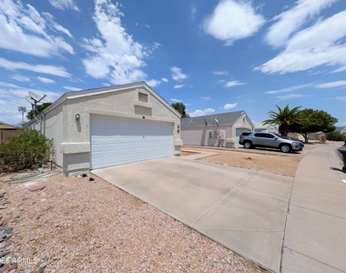 2824 W Angela Drive - Photo Thumbnail 2
