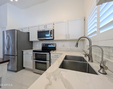 2824 W Angela Drive - Photo Thumbnail 22