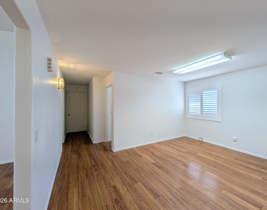 2824 W Angela Drive - Photo Thumbnail 28