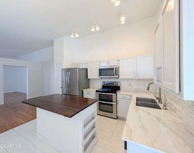 2824 W Angela Drive - Photo Thumbnail 19
