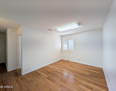 2824 W Angela Drive - Photo Thumbnail 37