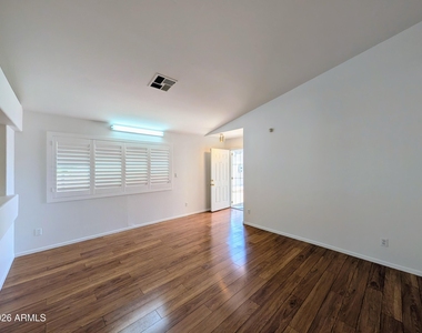 2824 W Angela Drive - Photo Thumbnail 12