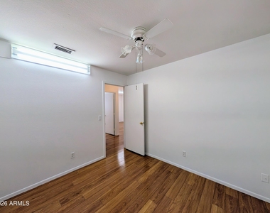 2824 W Angela Drive - Photo Thumbnail 47