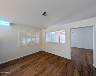 2824 W Angela Drive - Photo Thumbnail 15