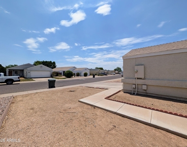 2824 W Angela Drive - Photo Thumbnail 4
