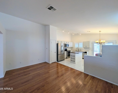 2824 W Angela Drive - Photo Thumbnail 17
