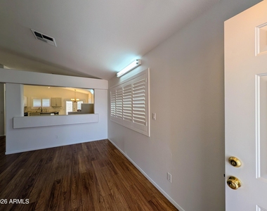 2824 W Angela Drive - Photo Thumbnail 9