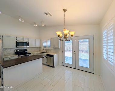 2824 W Angela Drive - Photo Thumbnail 25