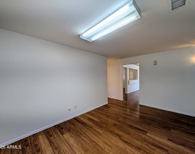 2824 W Angela Drive - Photo Thumbnail 39