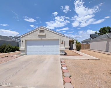 2824 W Angela Drive - Photo Thumbnail 1