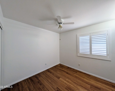 2824 W Angela Drive - Photo Thumbnail 41