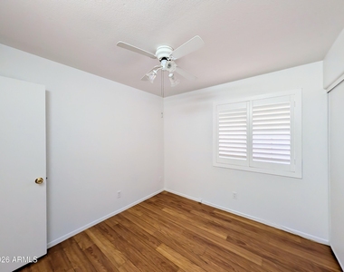 2824 W Angela Drive - Photo Thumbnail 46