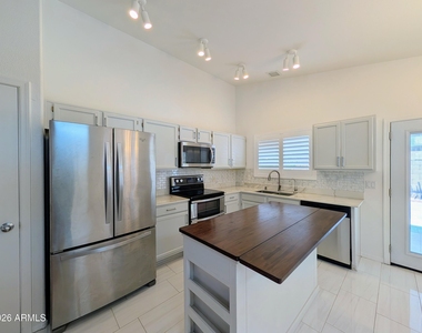 2824 W Angela Drive - Photo Thumbnail 18