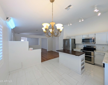 2824 W Angela Drive - Photo Thumbnail 26