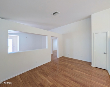 2824 W Angela Drive - Photo Thumbnail 16