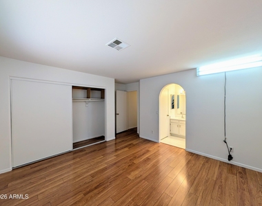 2824 W Angela Drive - Photo Thumbnail 32