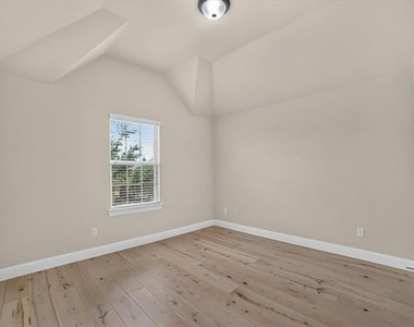 10712 Troutt Drive - Photo Thumbnail 20