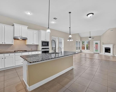 10712 Troutt Drive - Photo Thumbnail 7