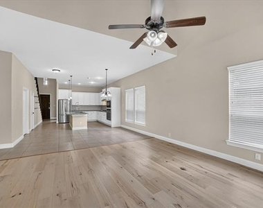 10712 Troutt Drive - Photo Thumbnail 5