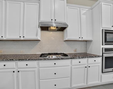 10712 Troutt Drive - Photo Thumbnail 11