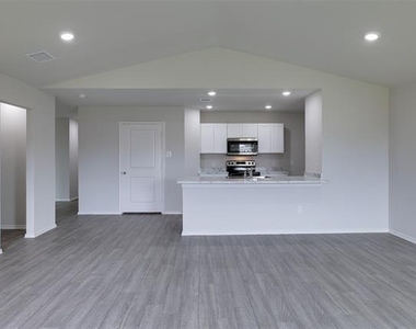 829 Eagles Nest Drive - Photo Thumbnail 11