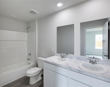 829 Eagles Nest Drive - Photo Thumbnail 10