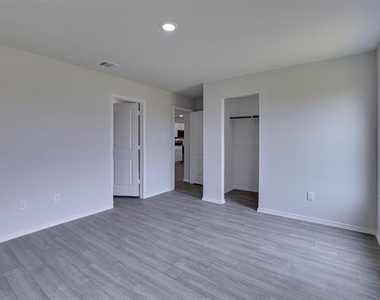829 Eagles Nest Drive - Photo Thumbnail 9