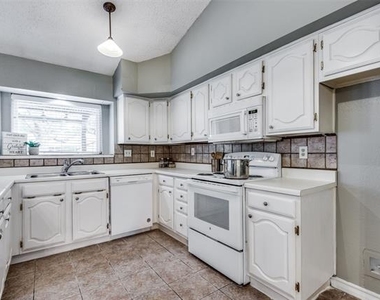 4409 Seville Lane - Photo Thumbnail 13