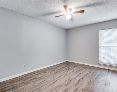 4409 Seville Lane - Photo Thumbnail 16