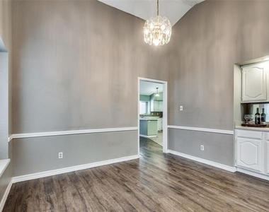 4409 Seville Lane - Photo Thumbnail 7