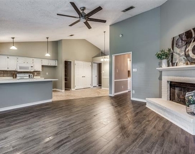 4409 Seville Lane - Photo Thumbnail 12