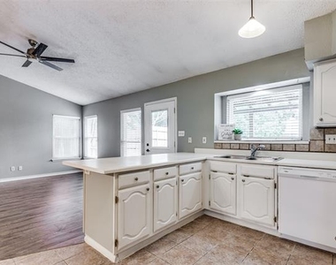 4409 Seville Lane - Photo Thumbnail 14