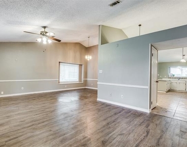 4409 Seville Lane - Photo Thumbnail 4