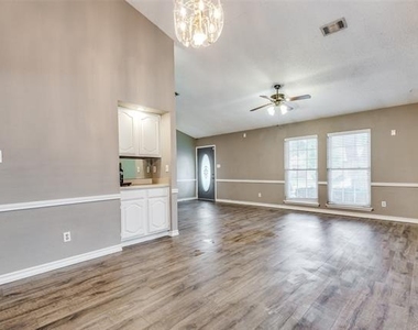 4409 Seville Lane - Photo Thumbnail 9