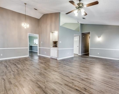 4409 Seville Lane - Photo Thumbnail 5