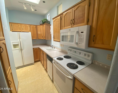 17200 W Bell Road - Photo Thumbnail 4