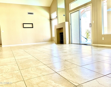 9023 N 107th Place - Photo Thumbnail 10