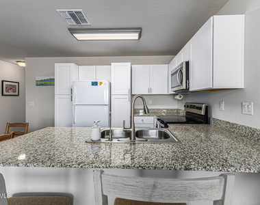 118 W Dewey Avenue - Photo Thumbnail 8