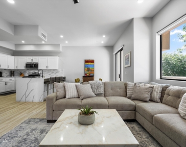8270 N Hayden Road - Photo Thumbnail 3