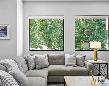8270 N Hayden Road - Photo Thumbnail 4