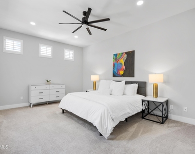 8270 N Hayden Road - Photo Thumbnail 12