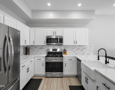 8270 N Hayden Road - Photo Thumbnail 9