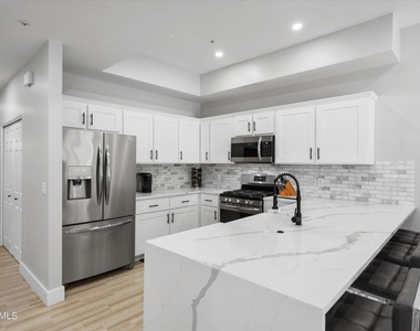 8270 N Hayden Road - Photo Thumbnail 5