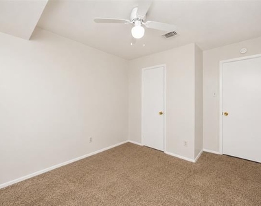 913 Gettysburg Place - Photo Thumbnail 26