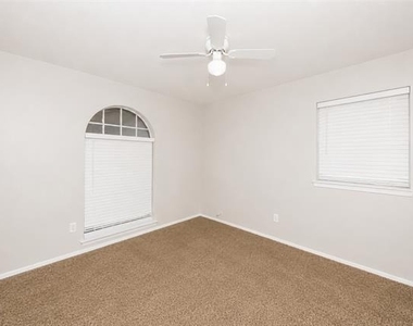 913 Gettysburg Place - Photo Thumbnail 27