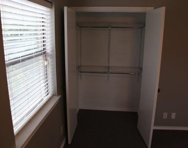 800 Brentwood Lane - Photo Thumbnail 25